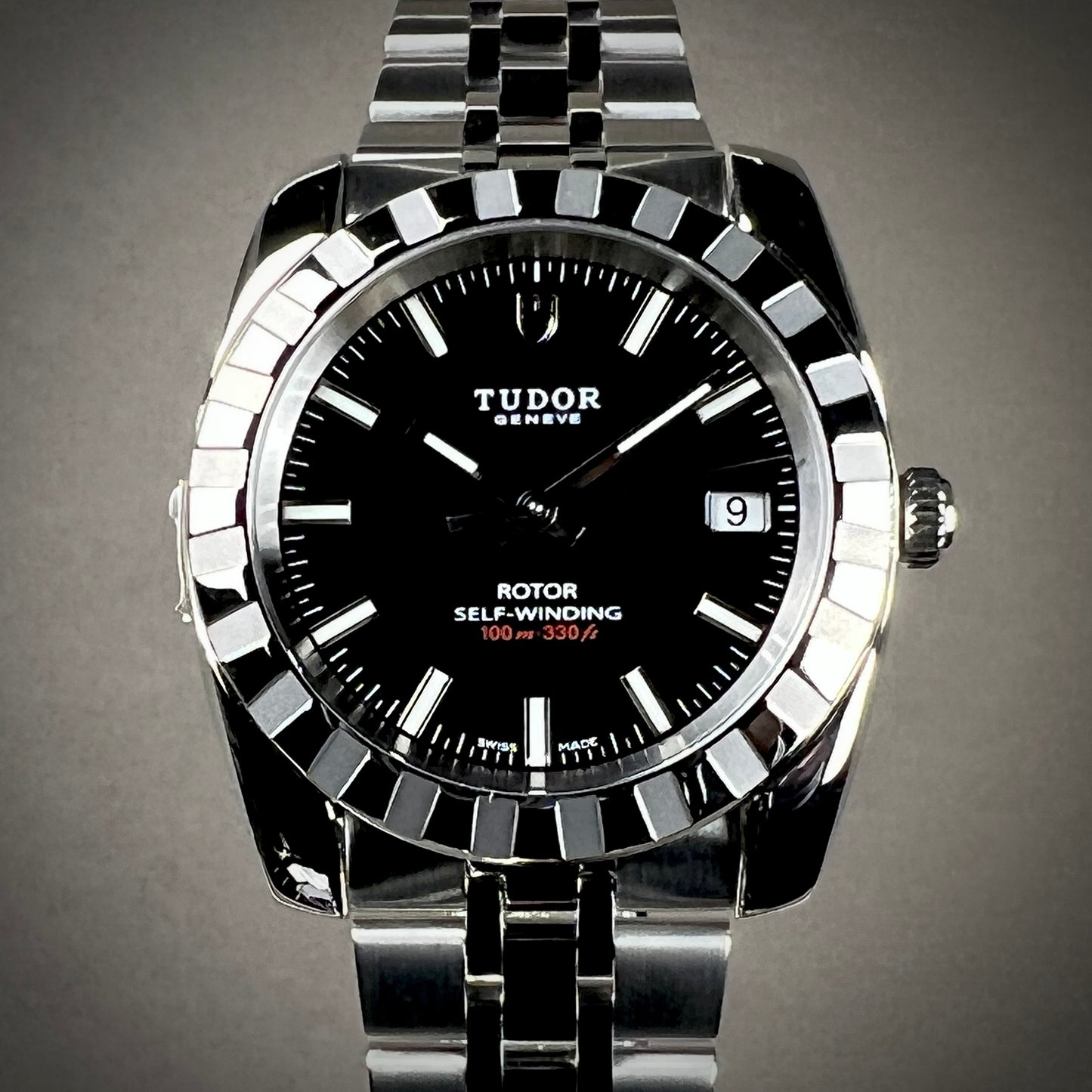 Tudor Classic Date 21010