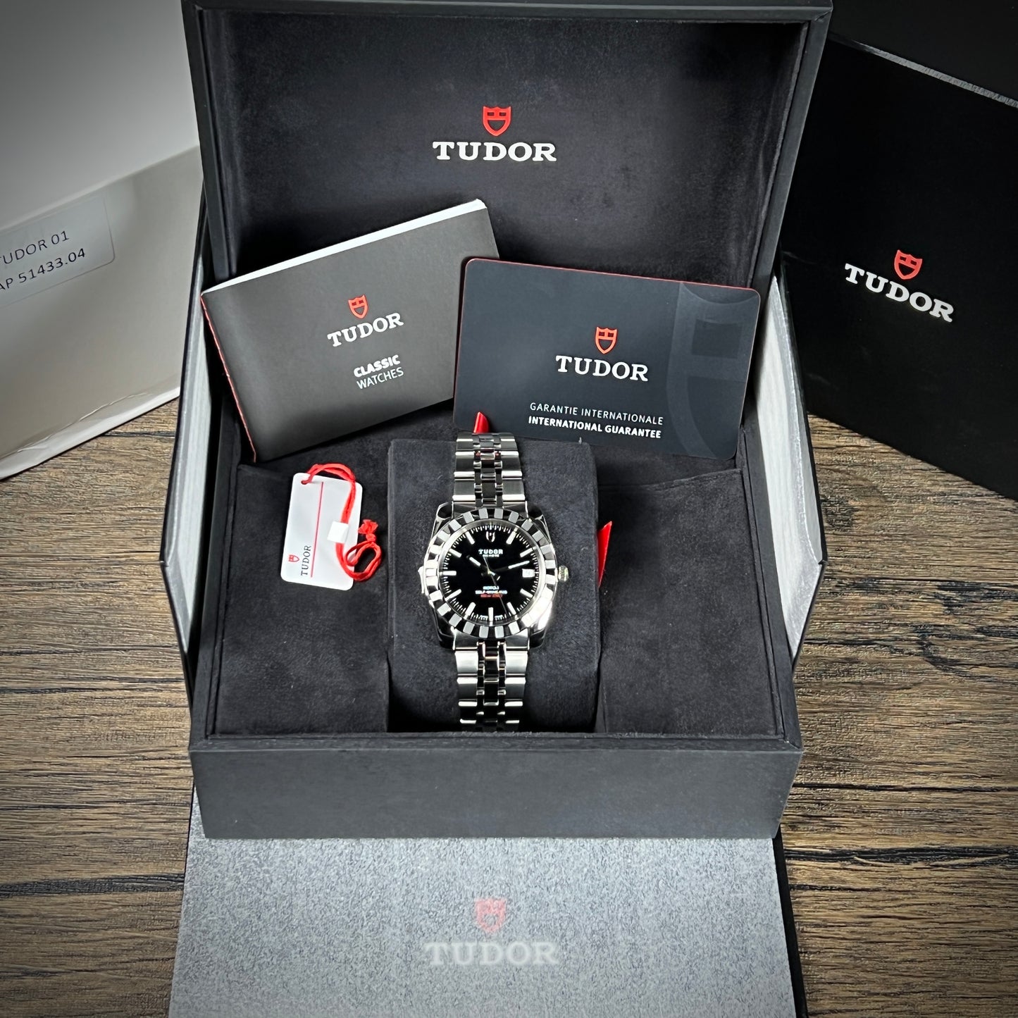 Tudor Classic Date 21010