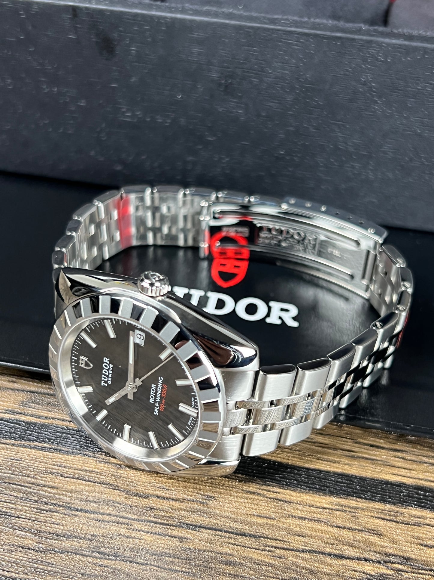 Tudor Classic Date 21010